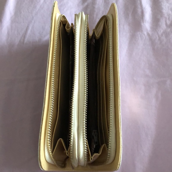 Michael Kors large double wallet. - Picture 4 of 6